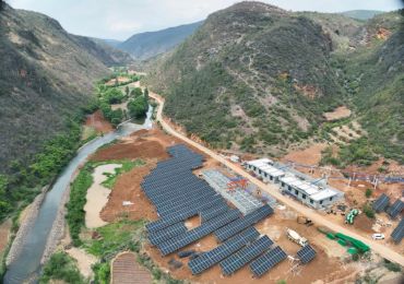 نجح مشروع ضخ المياه بالطاقة الشمسية شياوجيانغ في مدينة شيوانوي بمقاطعة يوننان في اختبار وإرسال المياه بنجاح في أوائل شهر مايو.
